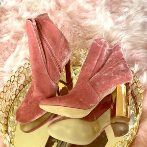 SOLD! ALDO gold heel blush velvet ankle boots SZ 7